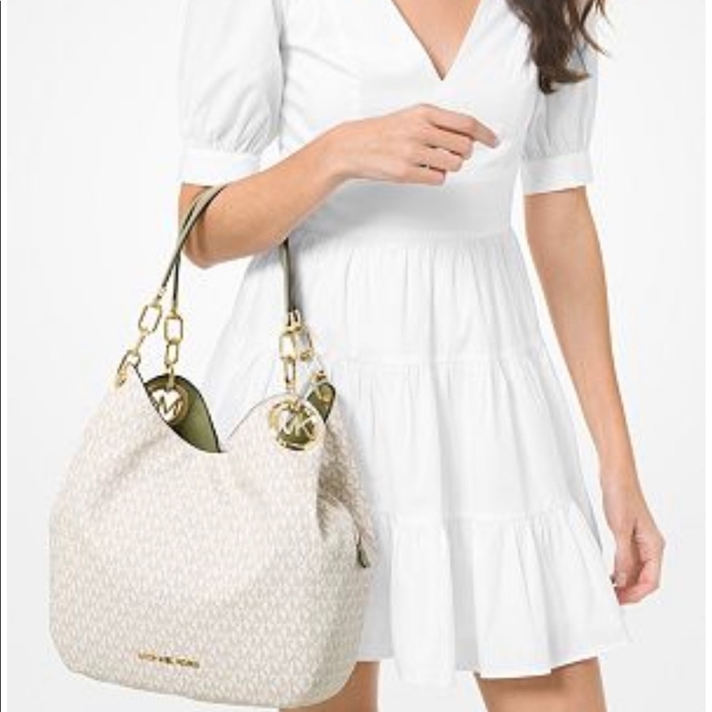Micheal kores shoulder bag. New with tag.